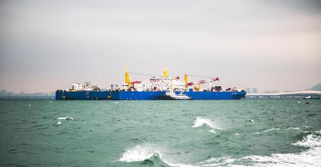 建設穩步推進！深中通道沉管隧道E13管節完成沉放對接