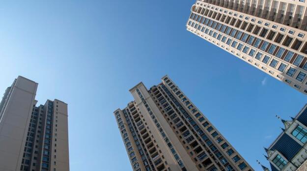 上市房企頻繁被下調評級 樓市步入「防風險」周期