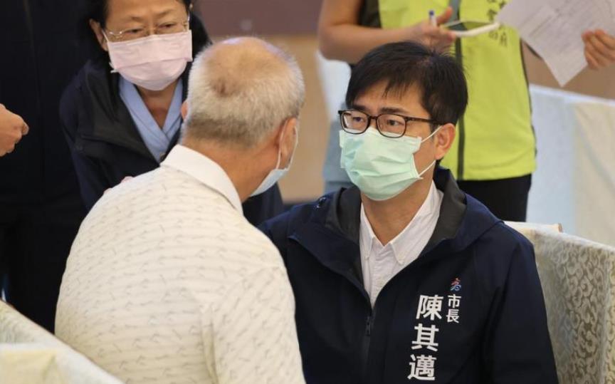 高雄大火引發網絡討論 陳其邁憤怒值暴增6倍