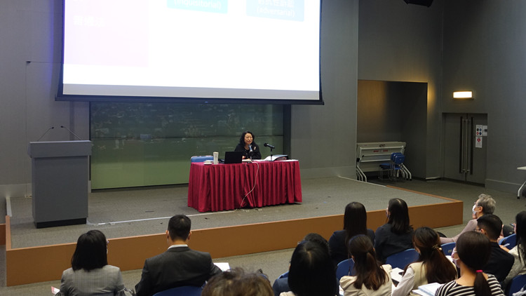 律政司司長向教師講解法治