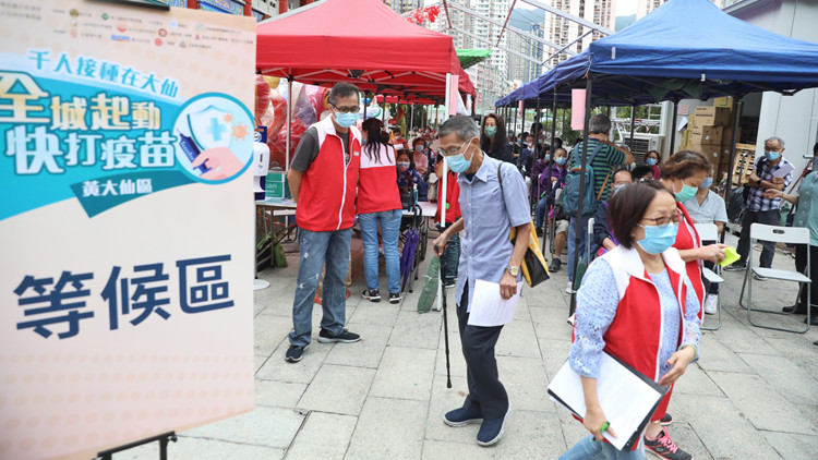 政府已為市民接種共約8942900劑新冠疫苗  　