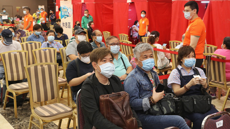 今日新增15000人接種  本港共接種新冠疫苗約8957900劑  　