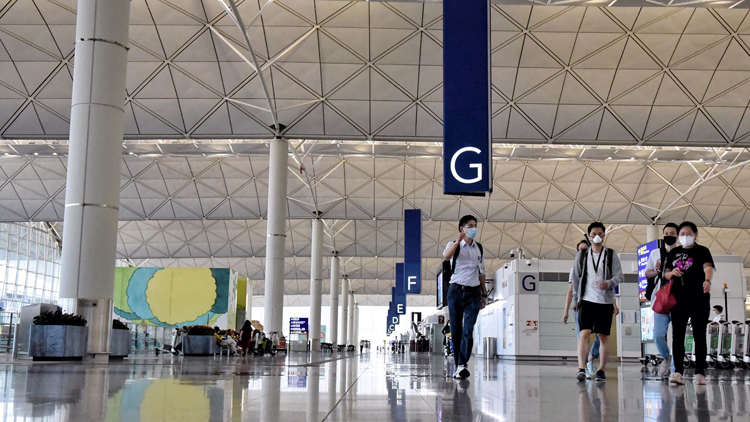 政府調整規定 周五起12至17歲港人打一針復必泰可從高風險區來港