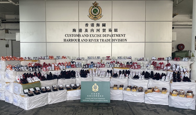 海關截3.2萬件走私運動鞋及皮帶 市值約630萬元
