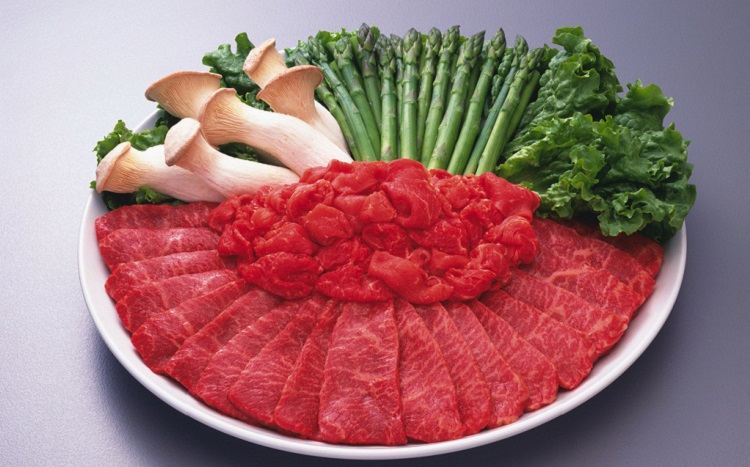 多因素導致「比肉貴」 消費者直呼 「吃不起」 專家料菜價短期難回落