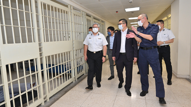 鄧炳強視察青山灣入境事務中心及入境事務學院