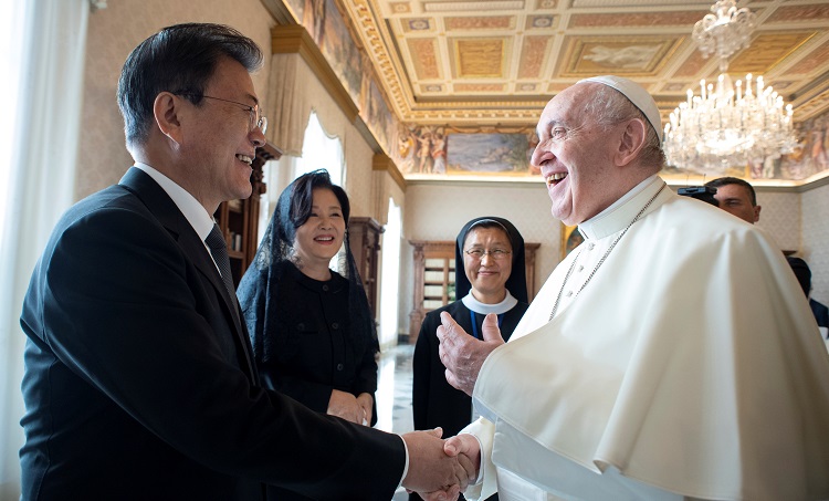教宗會見文在寅 指朝鮮若發出邀請願到訪 