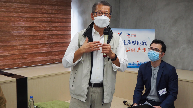 陳茂波：青年要努力打拚並團結合力 香港未來定會更好