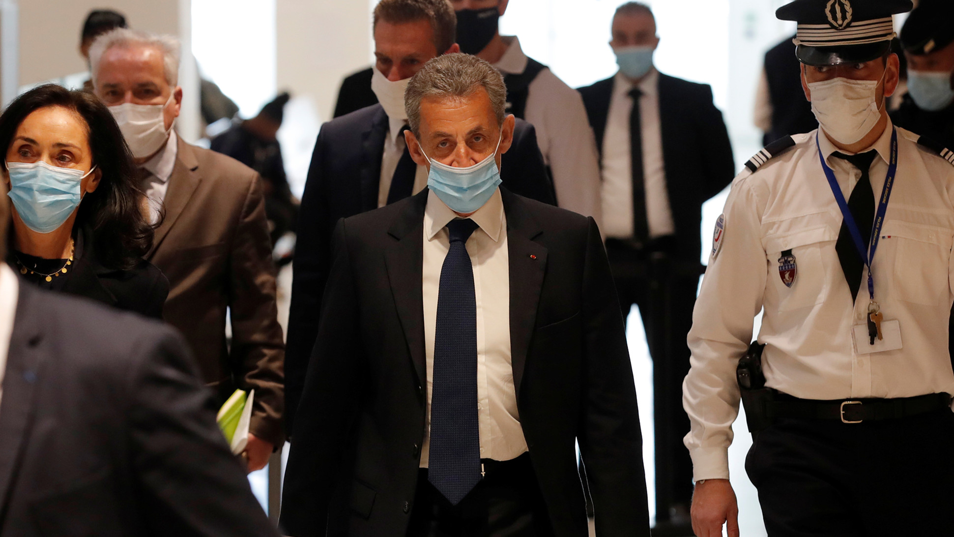 法國前總統薩爾科齊因其幕僚涉嫌腐敗被強制出庭