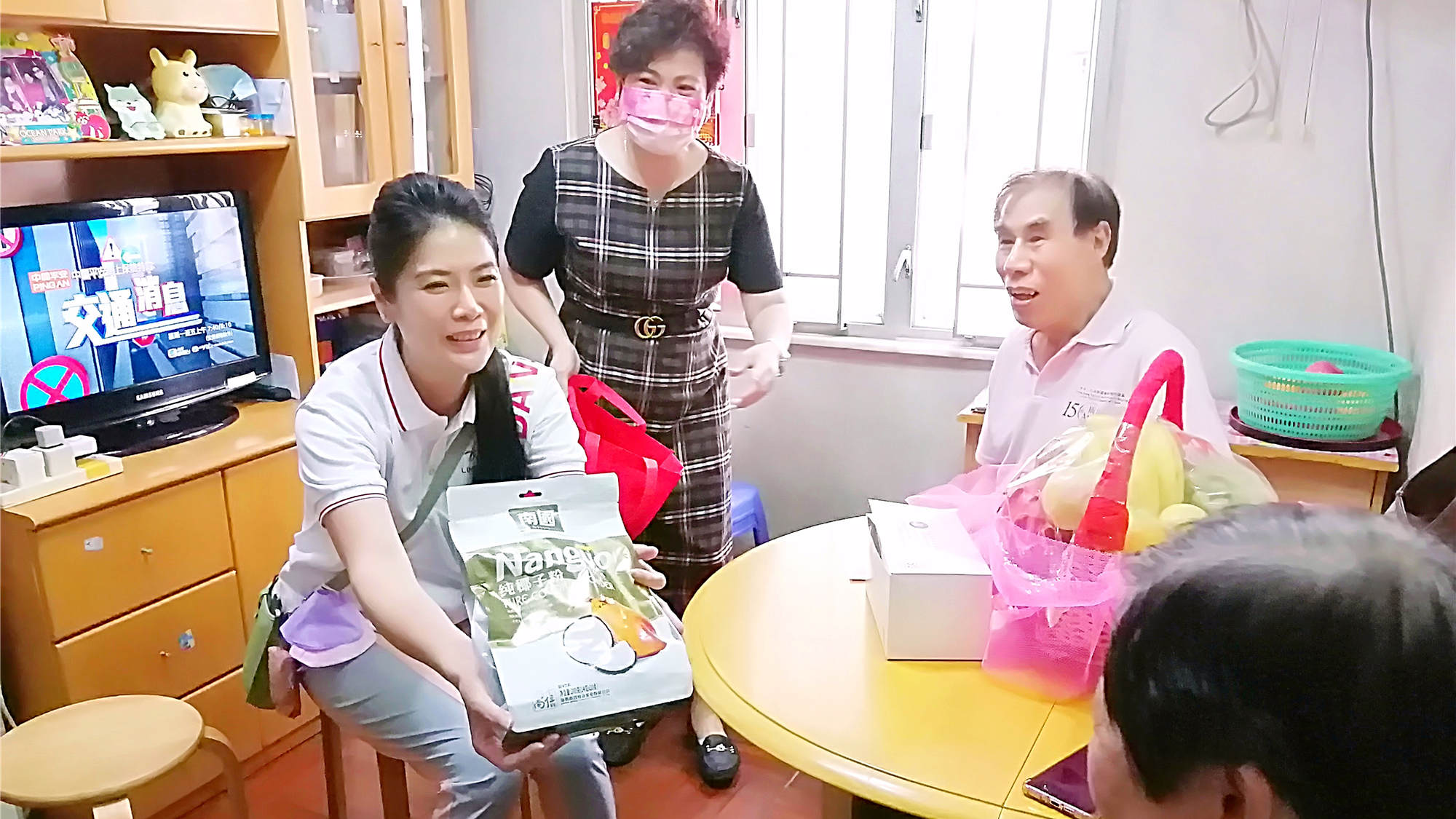 中國香港海口聯誼會執行會長陳李妮探訪同鄉長者