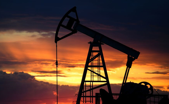 OPEC+維持產量計劃後供應憂慮重燃 美油大漲3%