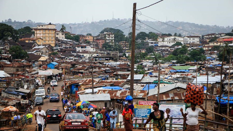 塞拉利昂一運油車與卡車相撞爆炸  死亡人數或過百