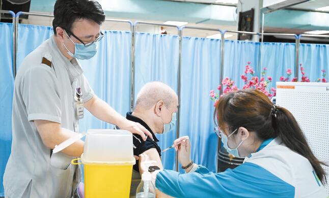 首日2.45萬人預約第三針 上月曾身處郵輪人士需再檢測