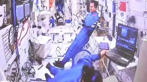 神舟十三號飛行乘組進行首次在軌緊急撤離演練