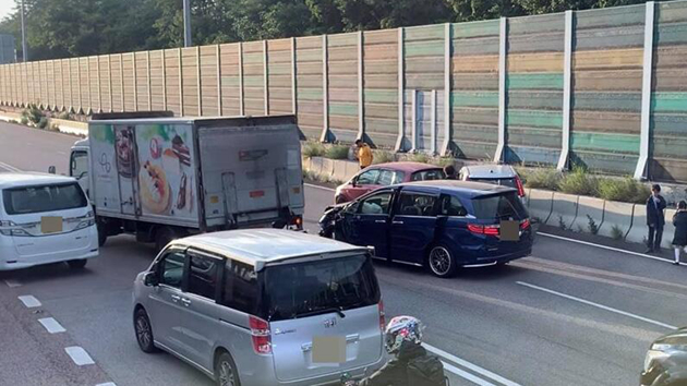 吐露港公路4車相撞 2名司機受傷送院