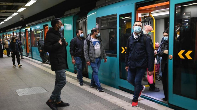 德國單日新增確診病例破5萬 連續多日創下新高 