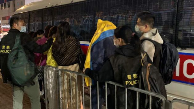 警方油麻地搗破百家樂賭檔 拘負責人及6賭客