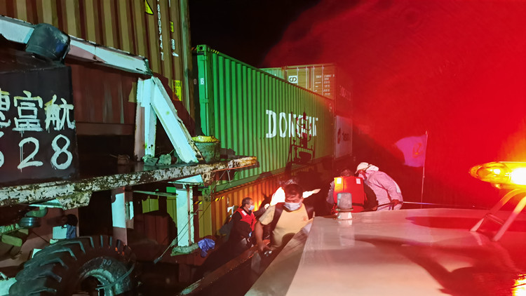 「穗富航628」成功打撈出水，未造成海洋污染