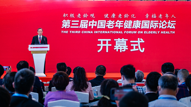 有片｜鍾南山鼓勵更多老人接種新冠疫苗