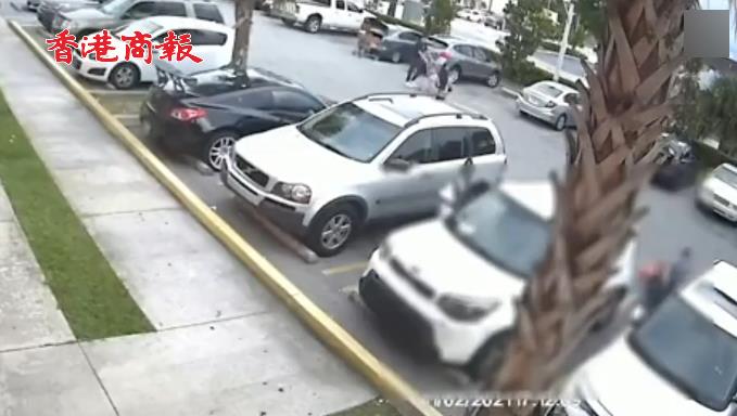 有片 | 美國9歲女孩遇搶劫狂揍歹徒保護媽媽