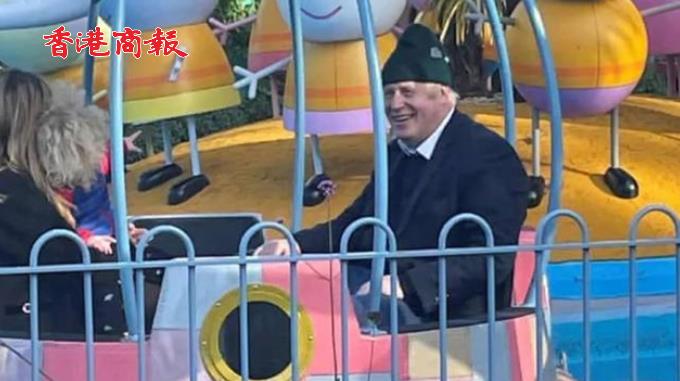 有片 | 英國首相「迷惑」演講：忘詞後突然開始聊「小豬佩奇」