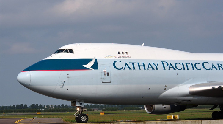 國泰航空據報12月削減三分一來港客運航班