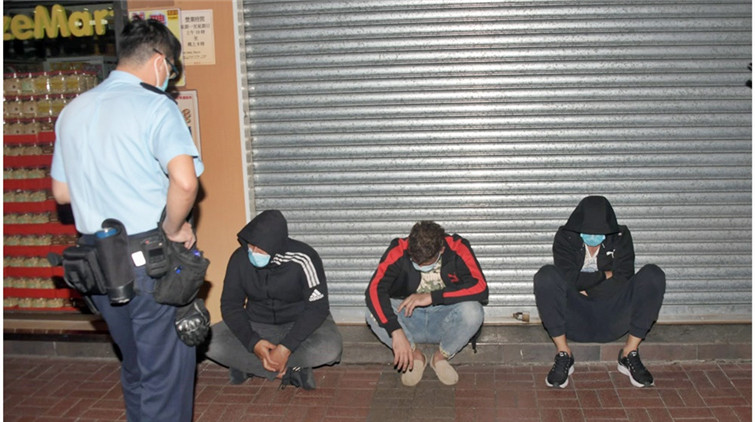 5刀手夜闖旺角一賓館 斬傷男職員被捕