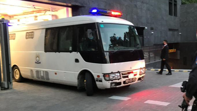 有片 | 周焯華羈押至監獄畫面曝光 囚車駛出警方荷槍實彈戒備