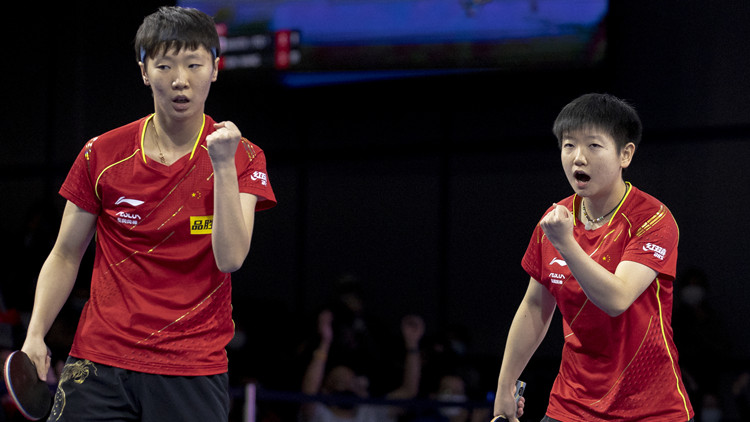 世乒賽王曼昱/孫穎莎3:0戰勝日本組合奪得冠軍