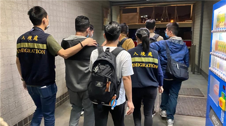 東九龍跨部門人員打擊非法勞工 拘捕15人