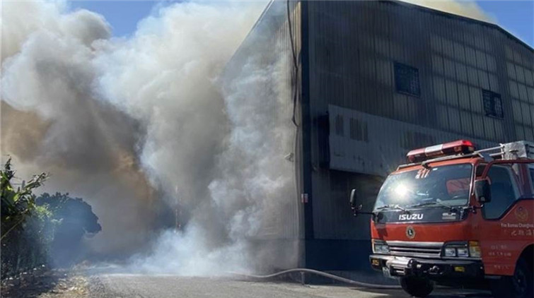 台灣彰化鐵皮廠大火 8人火場逃生