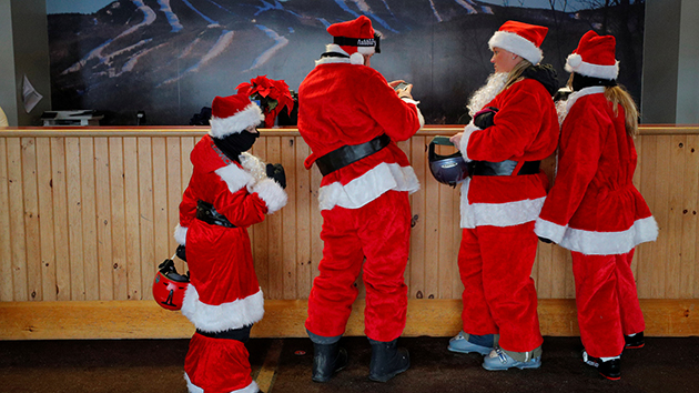 圖集｜美國數百聖誕老人齊滑雪 為慈善籌款