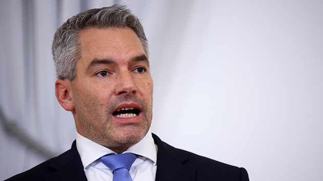 奧地利兩個月來第3位總理 內哈默宣誓就職