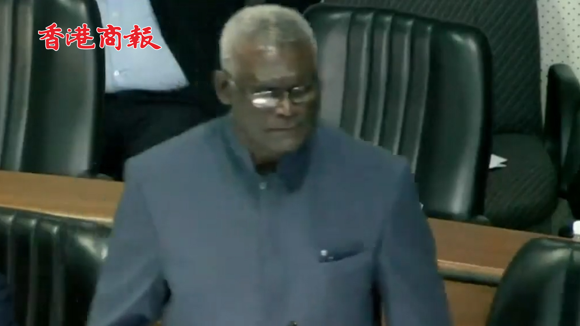 有片丨所羅門群島總理拍桌敲椅 怒斥「台灣代理人」想破壞政府穩定 