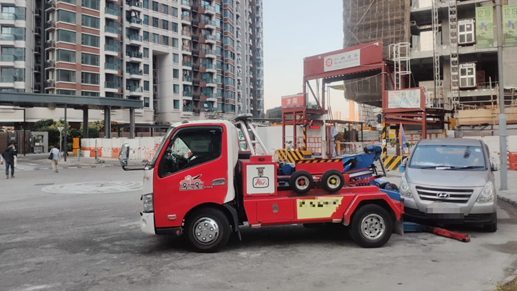 警東九龍打擊違例泊車 發2090張告票拖走3車