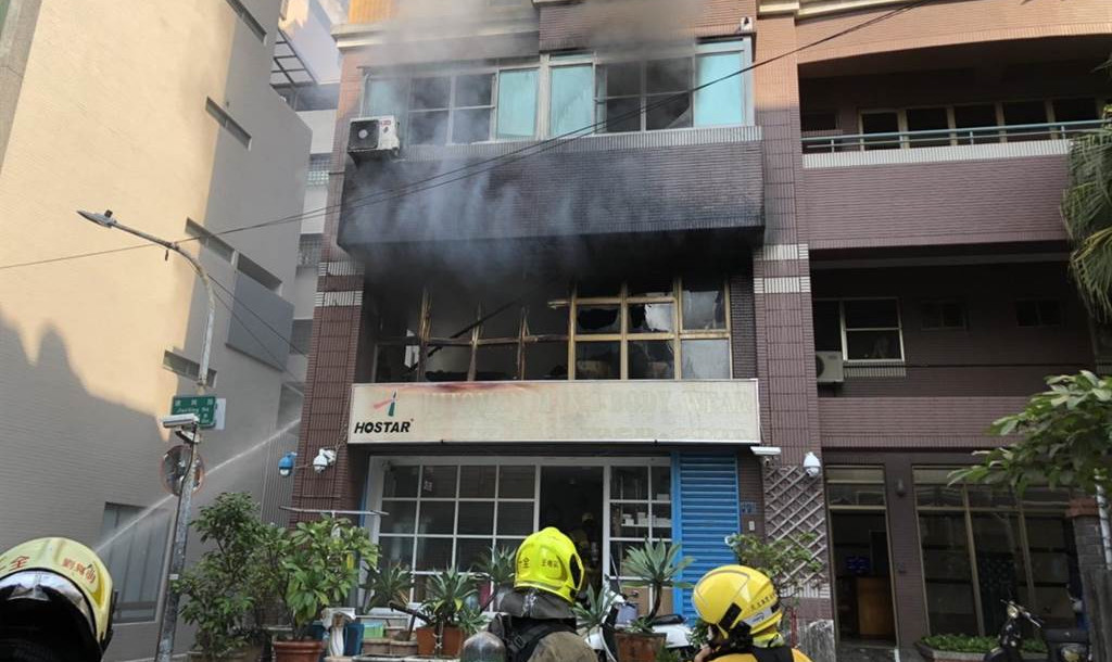 ​高雄一民宅發生火災 3人驚險逃生