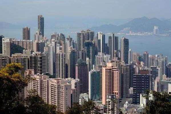 CCL八大指數七跌一升