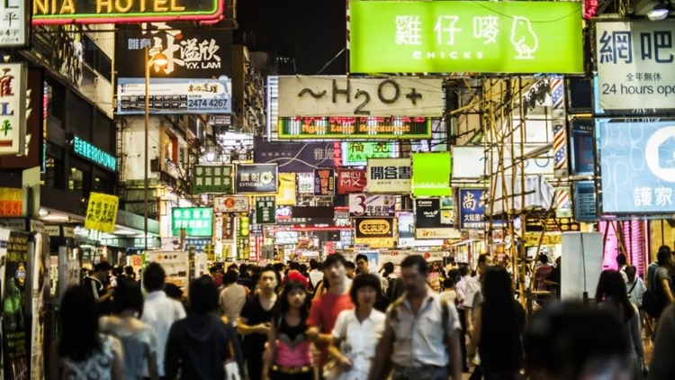 本港11月強積金人均虧7131元 月入中位數達2萬