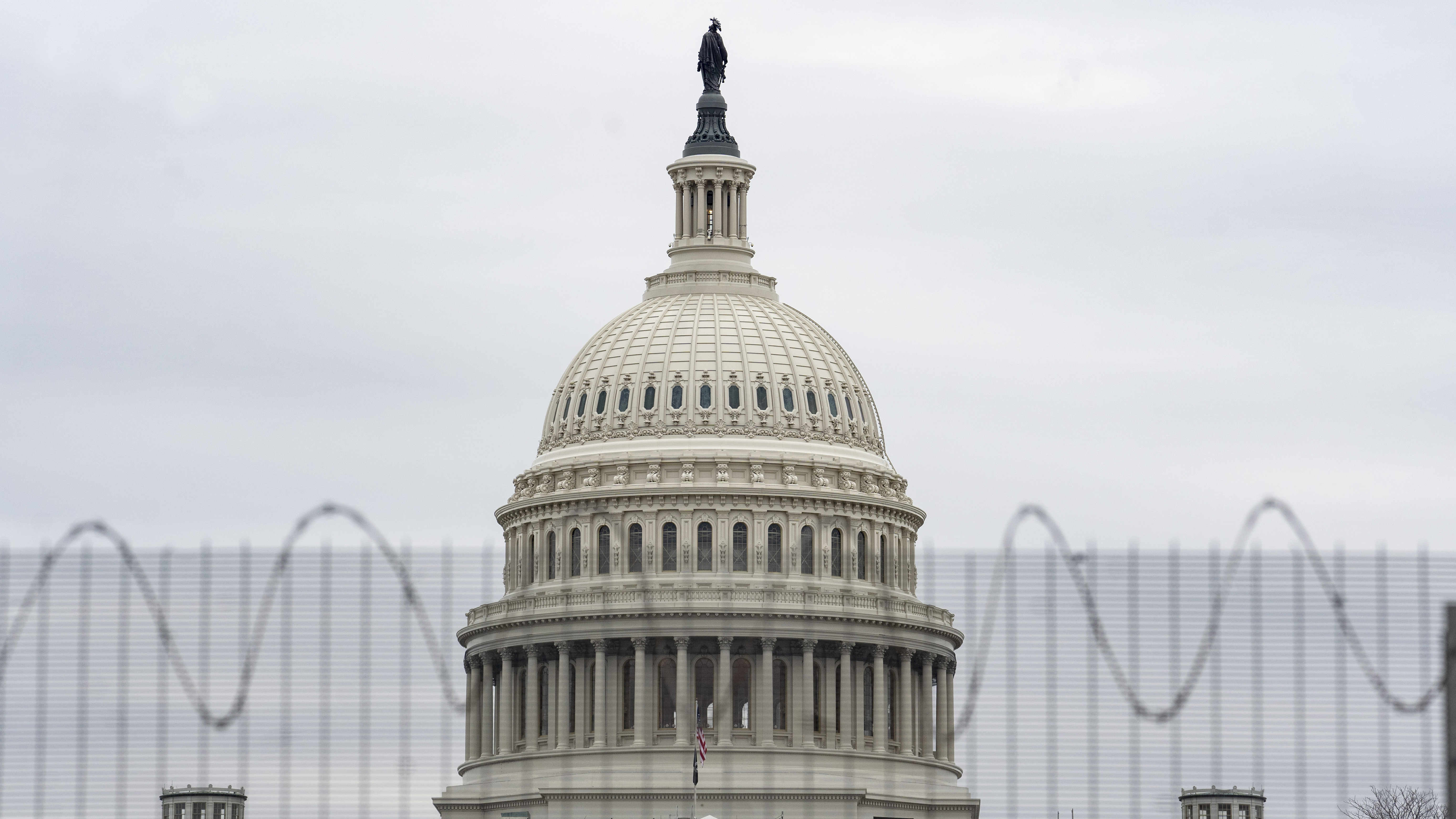 央媒4天兩輪痛批跳樑小丑 美式鬧劇慘澹收場
