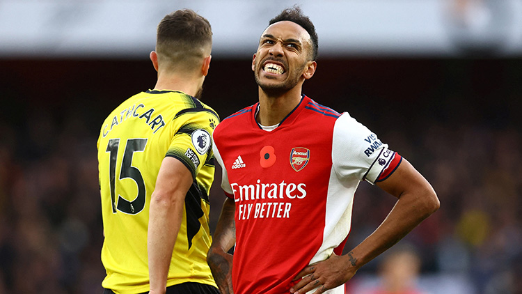 阿仙奴褫奪奧巴美揚的隊長職務 