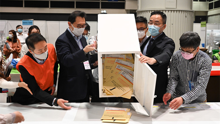 選管會視察中央點票站模擬點票  馮驊：冀選舉結果可盡快公布