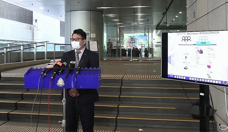 警搗網上購物詐騙集團 拘捕8名男女