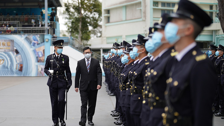 保安局局長主持懲教署學員結業會操