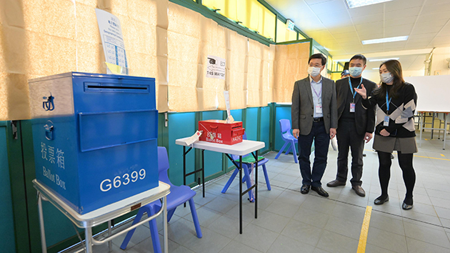 李家超巡視投票站 指新一屆立會將展開香港建設年代