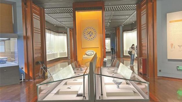 從瓷器看明代宮廷生活 「大明·宮瓷」展亮相深博
