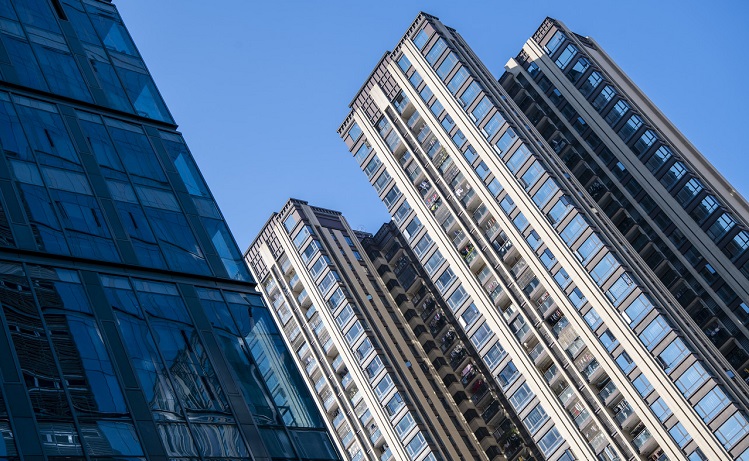 內地廿城樓市「派糖」 專家指防範房企問題擴大