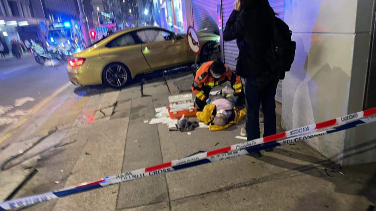 有片｜新蒲崗發生奪命車禍 私家車疑失控撞入商舖致2死3傷