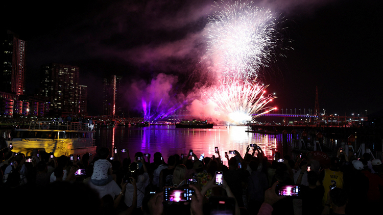 疫情下慶祝新年 澳洲率先踏入2022年