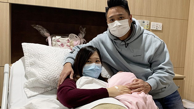 本港5名嬰兒「搶閘」出生成「元旦BB」
