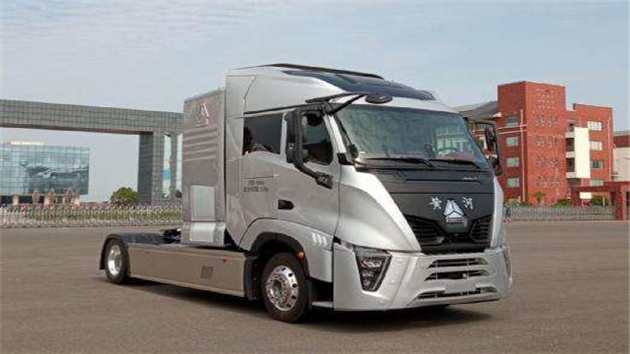 中國重汽首批氫燃料重卡交付山東港口集團